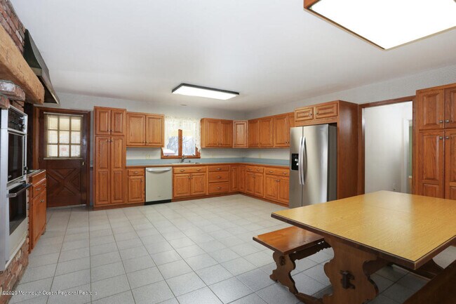 Foto del edificio - 250 Newman Springs Rd