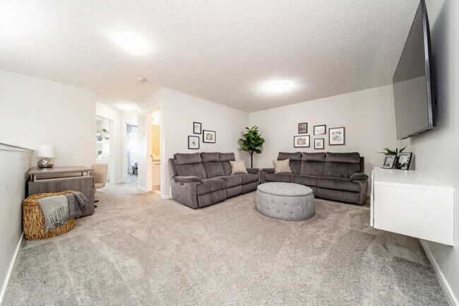 Photo du bâtiment - 20548-20100 100 Ave NW