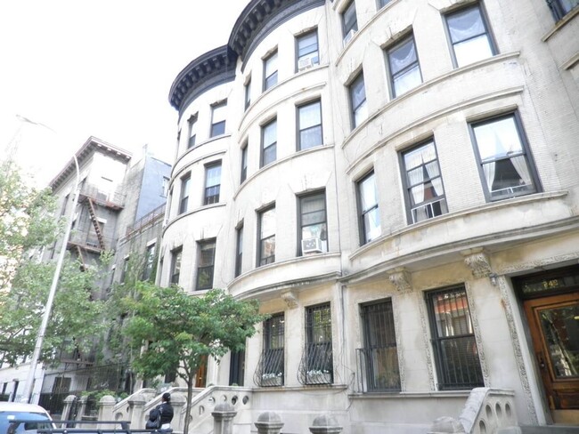 Building Photo - 251 W 102nd St