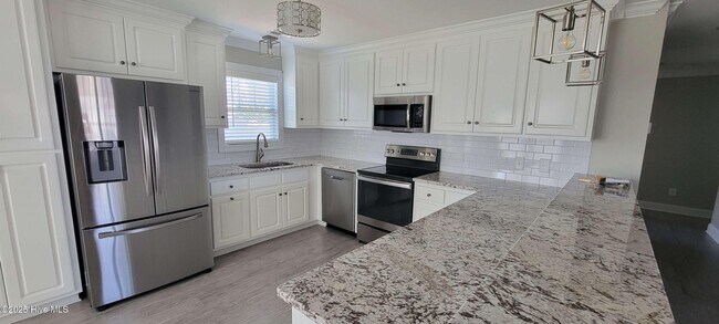 Building Photo - 3924 Pensacola Dr