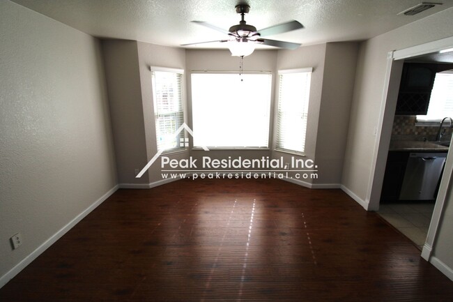 Foto del edificio - A Beautiful Elk Grove 4bd/2.5ba Home with ...