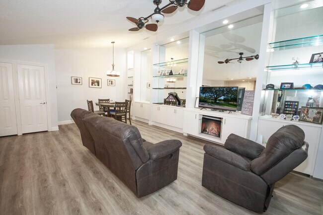 Foto del edificio - 4204 Water Oak Ct