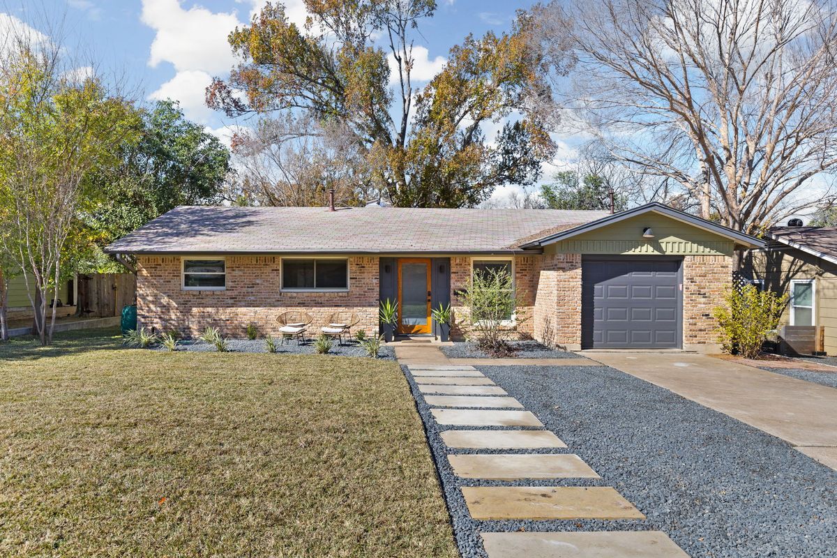 Primary Photo - 2704 Nottingham Ln