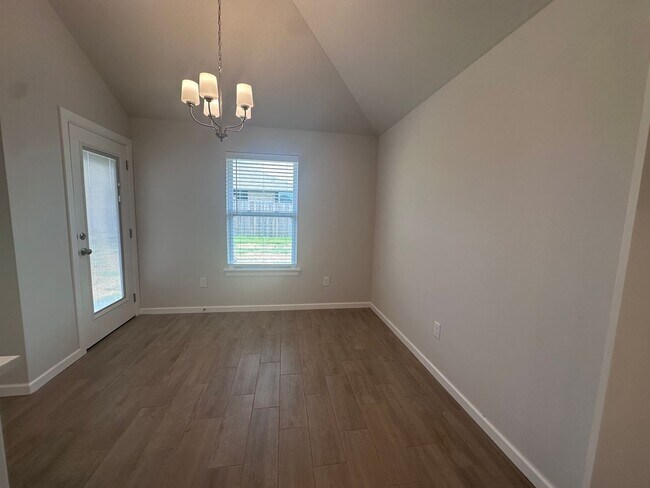 Building Photo - FIRST MONTH FREE - NEW NEW NEW!