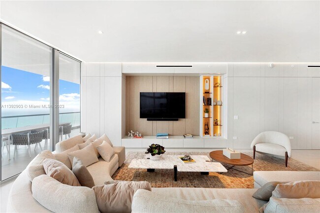 Foto del edificio - 18501 Collins Ave