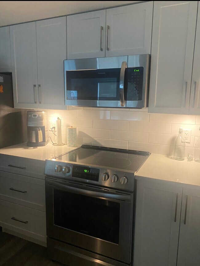 Photo du bâtiment - 210 First Ave W