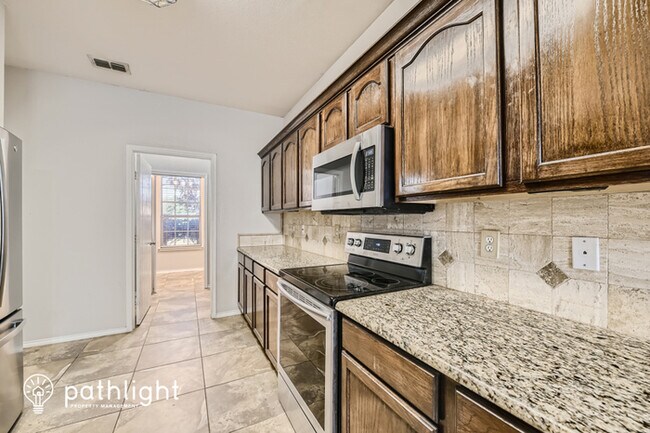 Foto del edificio - 1021 Hidden Lake Drive, Burleson, TX, 76028