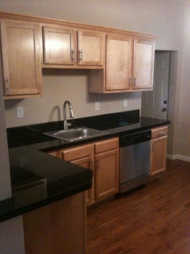 Foto del edificio - Beautifully Renovated Home in South Side Flats