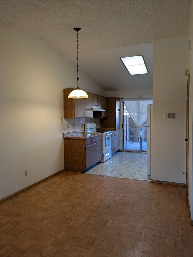 Foto del edificio - SPRING VALLEY TOWNHOME