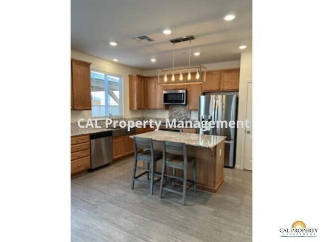 Foto del edificio - 4 Bedroom and 3 Bathroom house east of Sal...