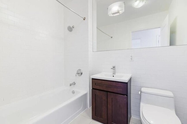 Building Photo - 3 bedroom in Brooklyn NY 11205