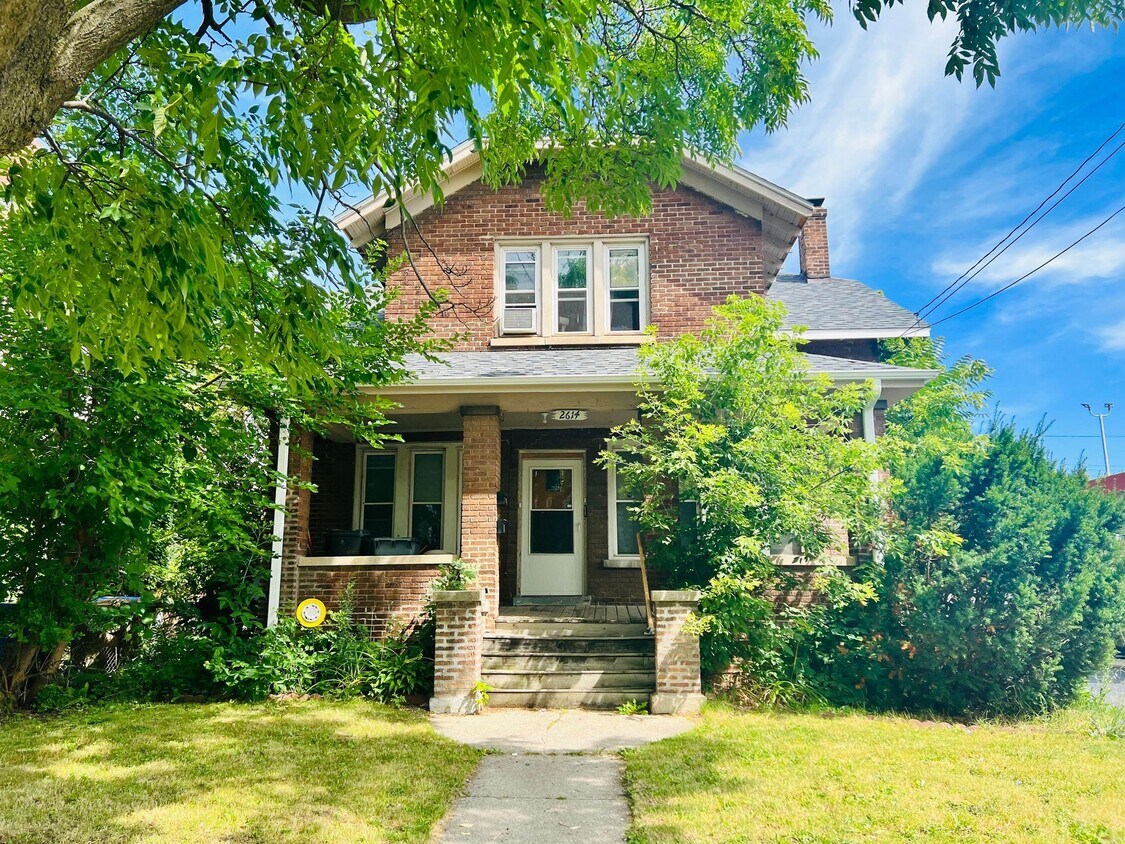 Primary Photo - 2614 63rd St