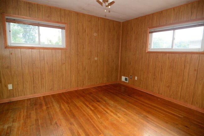 Foto del edificio - 10647 Maple St