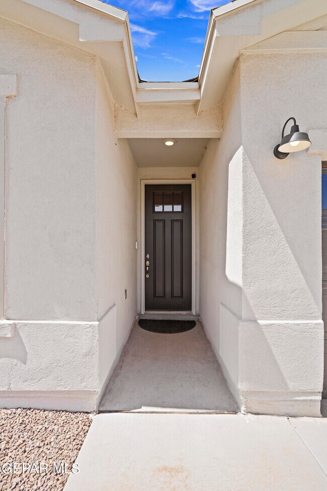 Foto del edificio - 6170 Hidden Psge Ave
