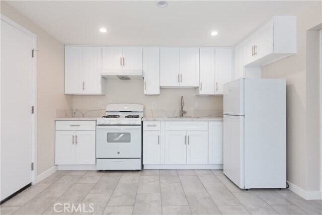 Foto del edificio - 7732 Bright Ave