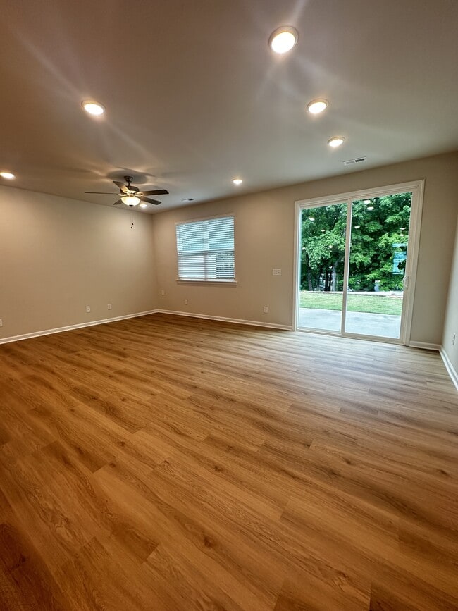 Building Photo - 191 Anise Ln