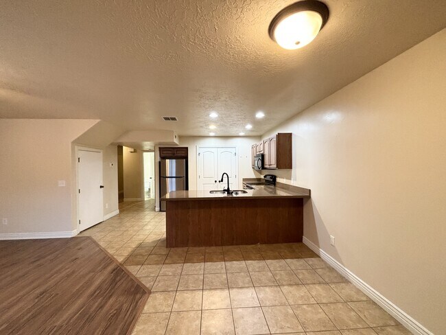 Foto del edificio - 1014 Village River Ln