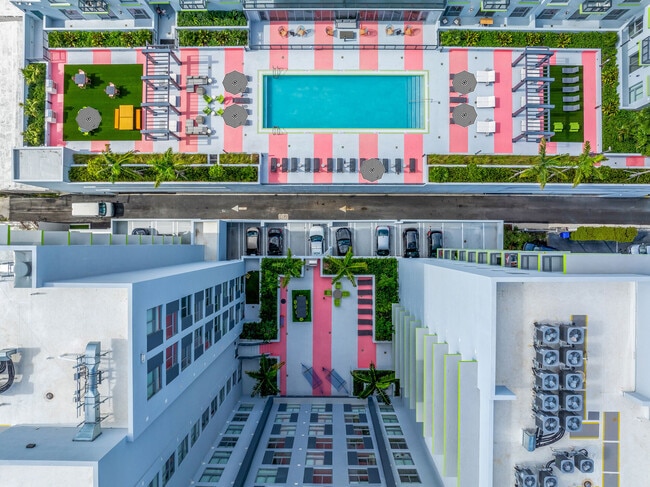 Foto del edificio - Fourteen Main Street Residences