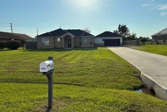 Building Photo - 14049 Overstreet Dr