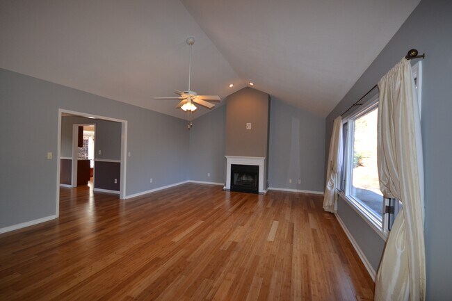 Foto del edificio - 100 Hyde Ave