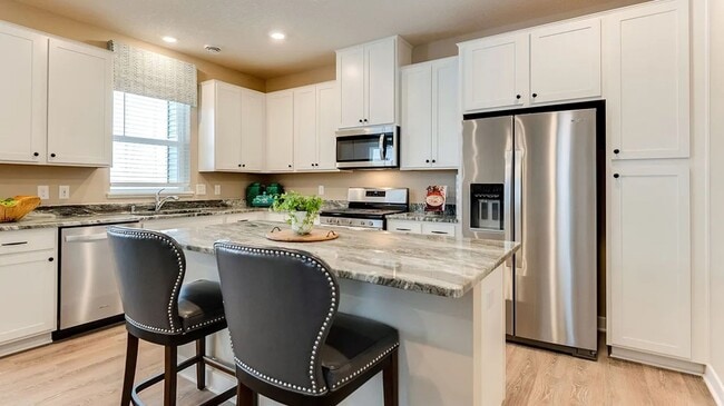 Foto del edificio - Brand new construction 3 bed/3bath home in lakeville! Beautiful updates through-out! Dont miss it!