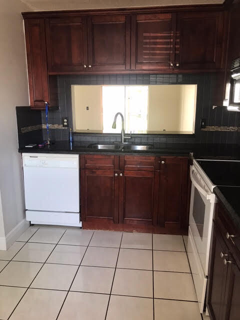 Building Photo - 9887 Three Lakes Cir