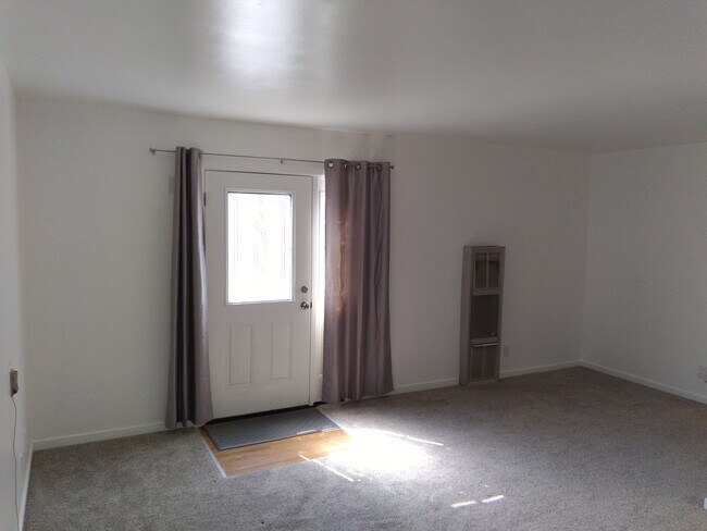Studio - 810 Miller Ave