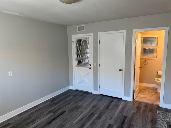 Foto del edificio - 8542 Hollister St