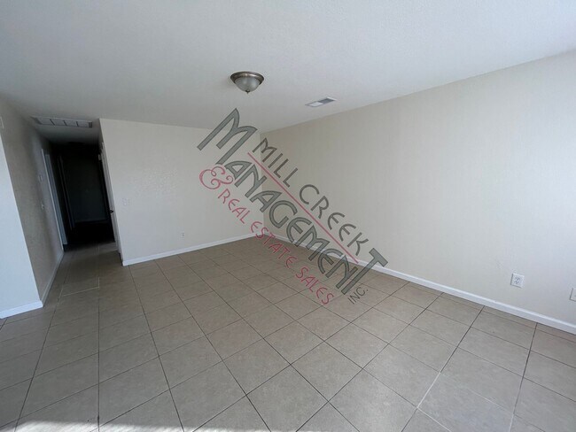 Foto del edificio - 1498 E Cerritos Ave