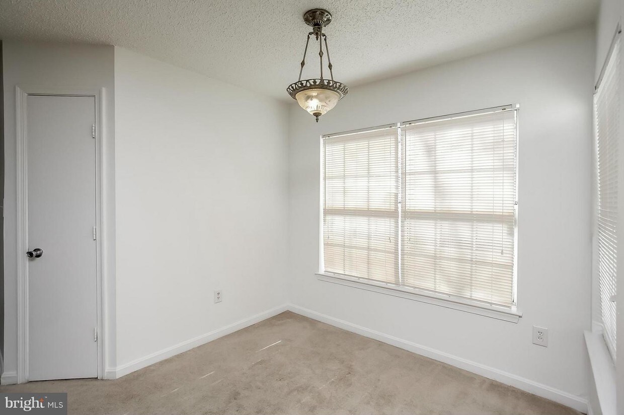 Primary Photo - 10531 Beacon Ridge Dr