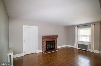 Building Photo - 429 S Washington St