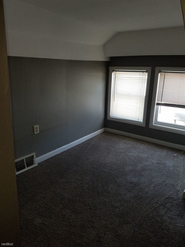 Building Photo - 1 br, 1 bath Triplex - 1112 Delsea Dr Apt A