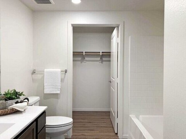 Interior Photo - Mariners Landing