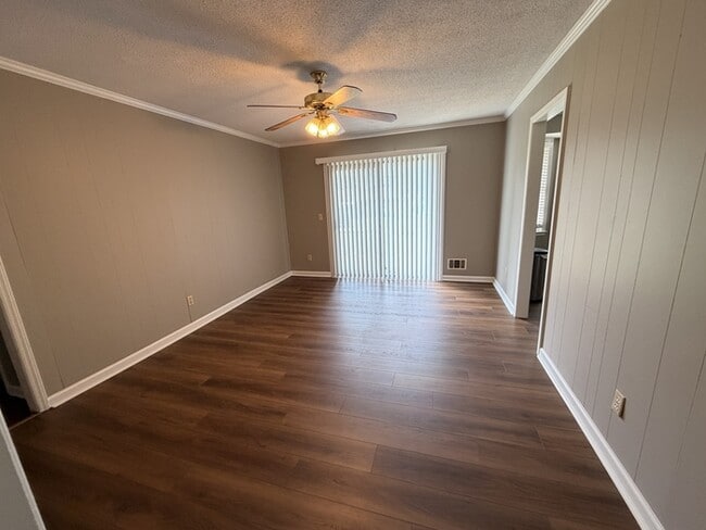 Building Photo - 159 Redwood Ct