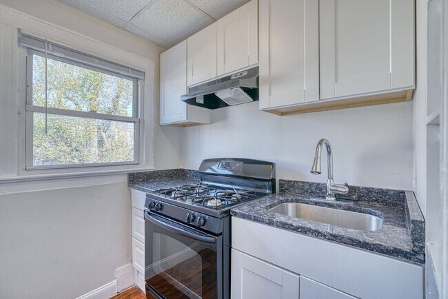 Foto del edificio - 3438 Ravenwood Ave