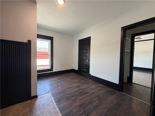 Foto del edificio - 401 E Twin Springs St