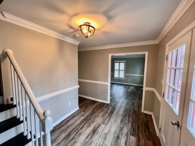 Foto del edificio - Colonial home with large yard