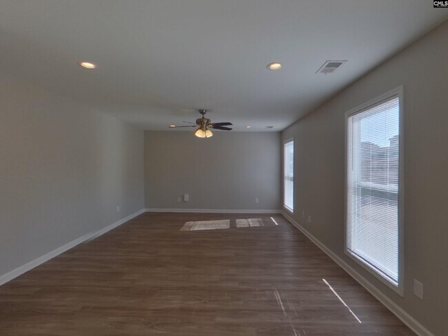 Foto del edificio - 919 Dovefield Ln