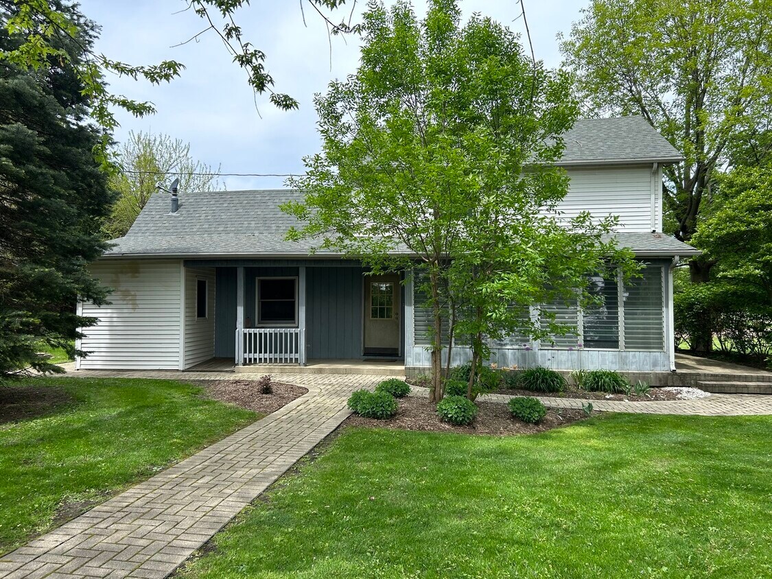 17N750 Galligan Rd, Gilberts, IL 60136 House Rental in Gilberts, IL