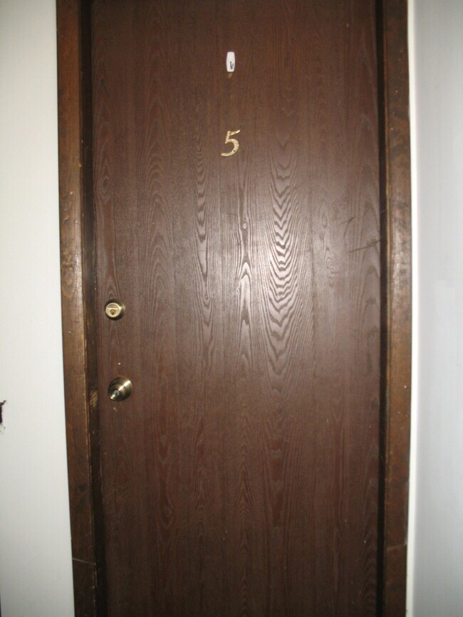 Foto del edificio - 709 W 65th St