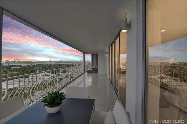 Building Photo - 10155 Collins Ave