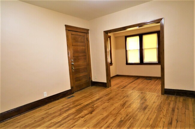 Foto del edificio - 2809 E 83rd St