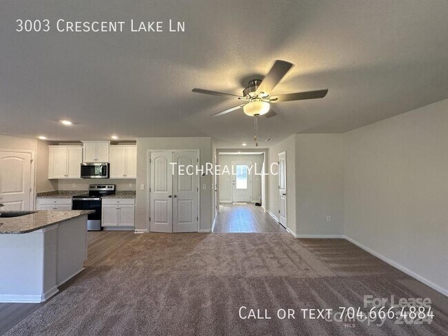 Building Photo - 3003 Cres Lk Ln