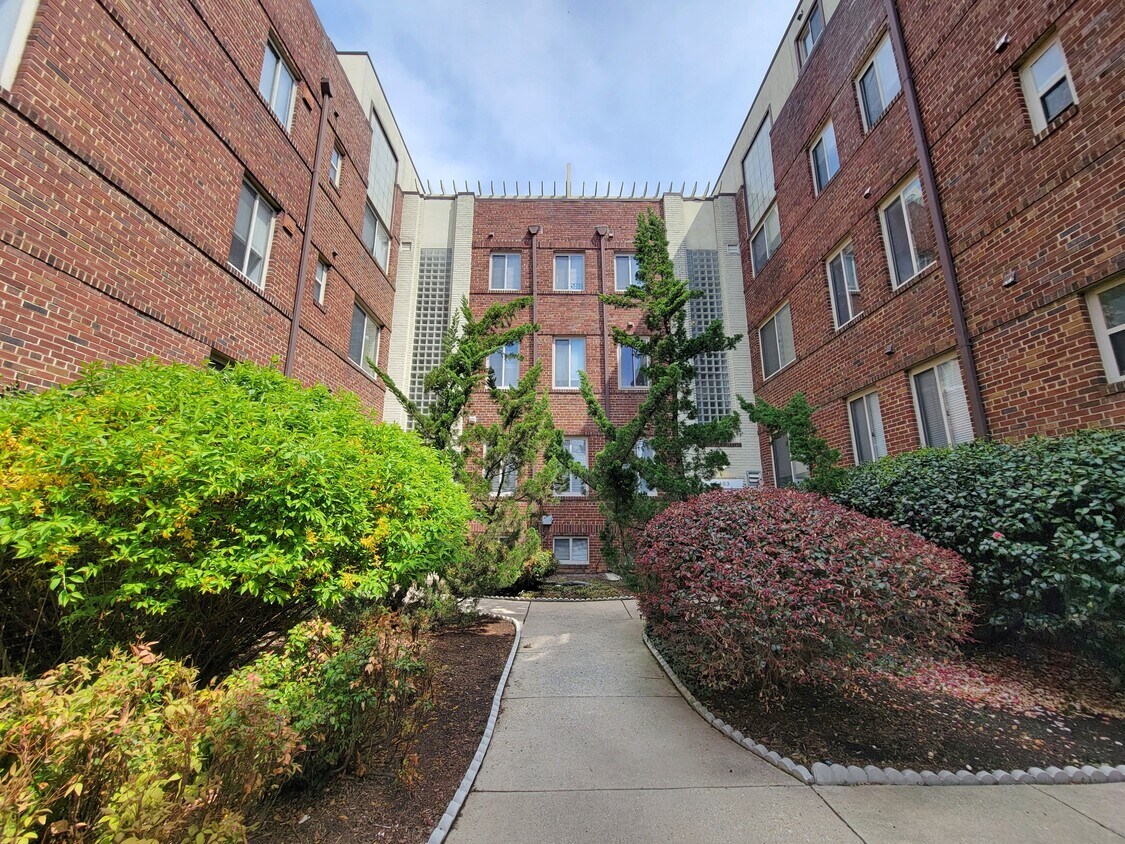 Primary Photo - 5405 9th St NW