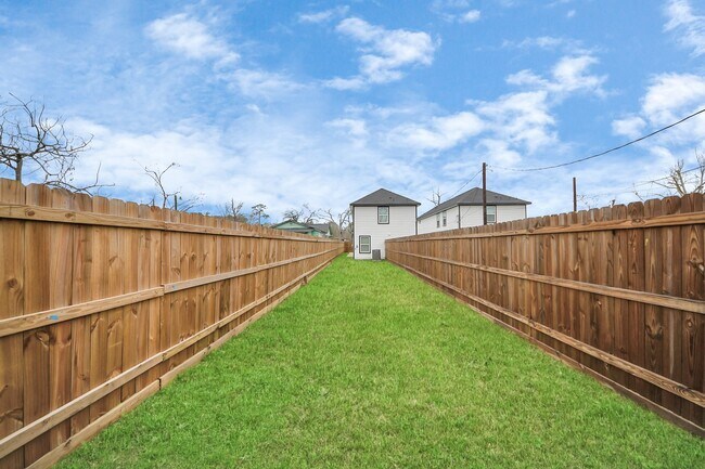 Building Photo - 11610 Danford Ln