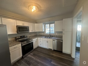Building Photo - 4720 Walden Pond Dr