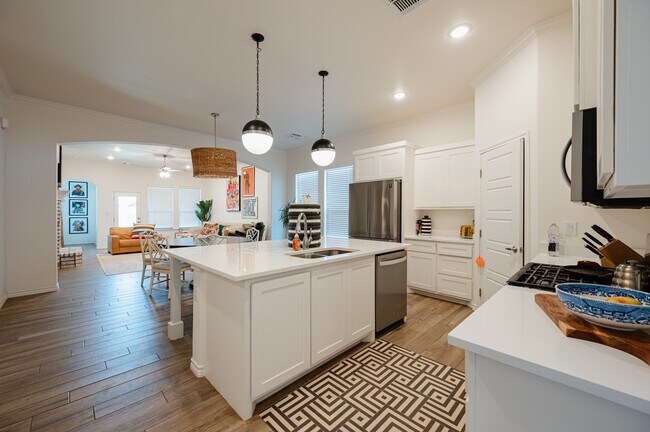 Foto del edificio - 5401 Constitution Ave