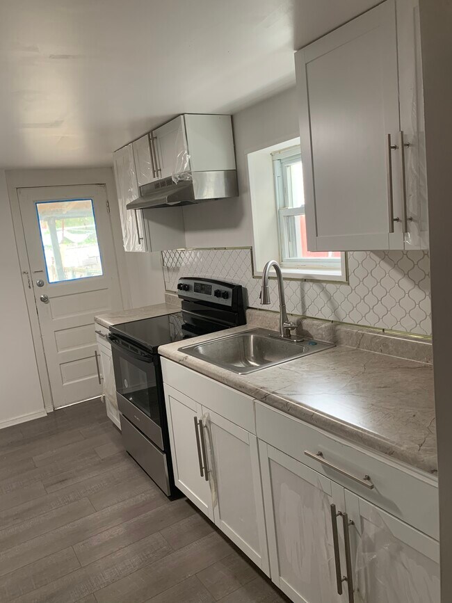 kitchen all new - 618 Minor St