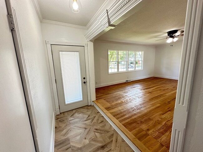 Building Photo - *LEASE SPECIAL* Modern 3+ Bedroom House in Cooper School Neighborhood