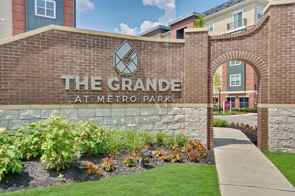 The Grande at Metro Park Apartments Iselin, NJ
